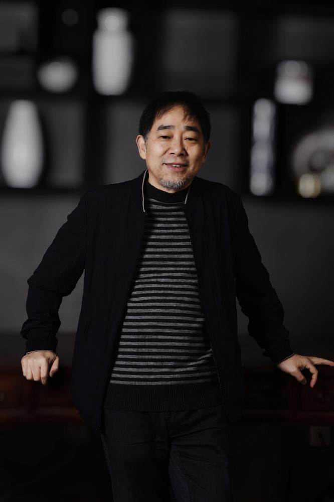 劉偉（國(guó)瓷紅葉畫院名譽(yù)院長(zhǎng)）