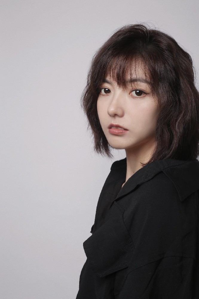 張夢(mèng)雅（國(guó)瓷紅葉畫院副秘書長(zhǎng)）