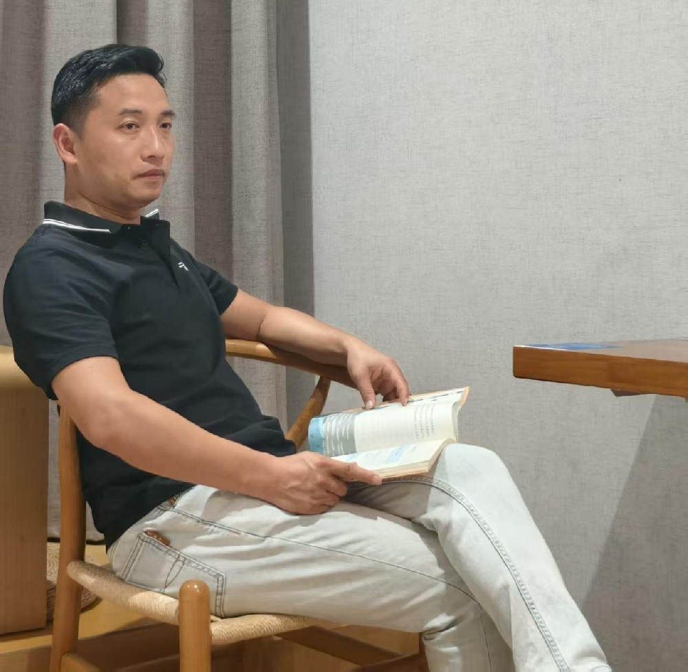 江劍（國瓷紅葉畫院高級(jí)畫師）